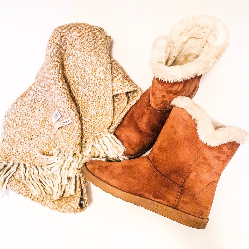 Roebuck & Co. Boots size 9 + Loft  Scarf